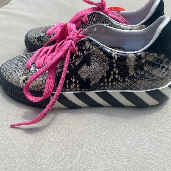 Off White Multi colored sneaker - Picture 3 of 10